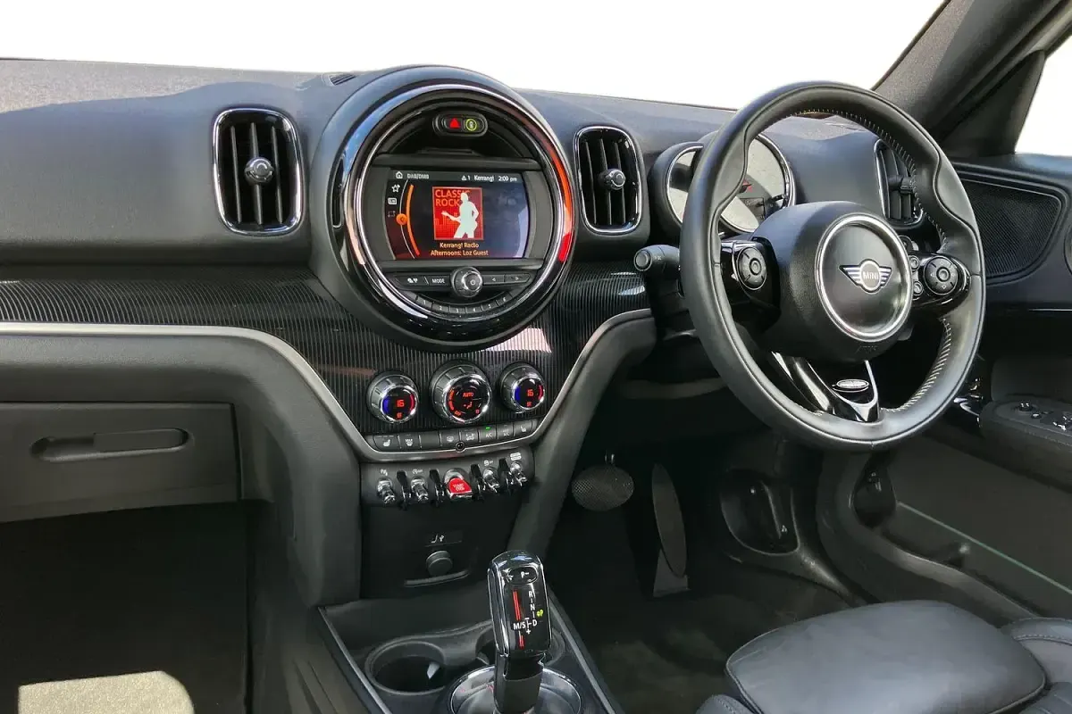 Used Mini Cooper S Comfort 192 HP (141 kW) 2019 White Hatchback