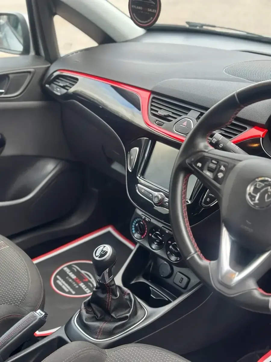 Used Vauxhall Corsa SRi 90 HP (66 kW) 2018 Silver Hatchback