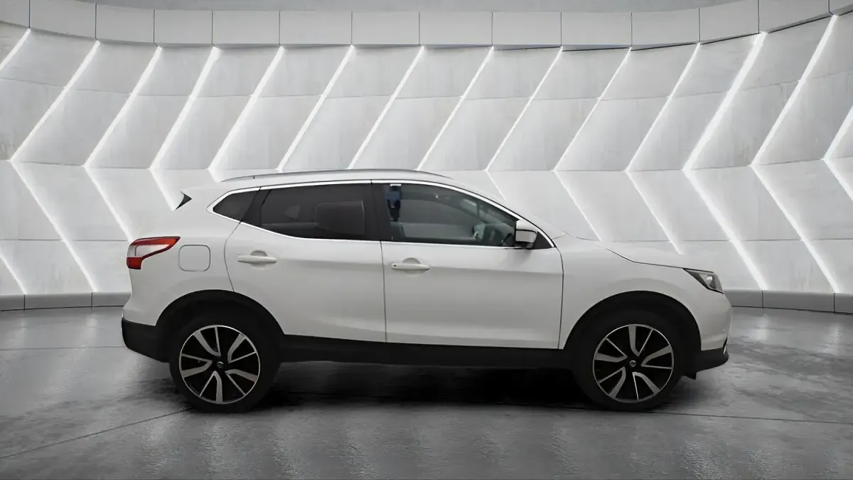 Used Nissan Qashqai Tekna 2016 White SUV