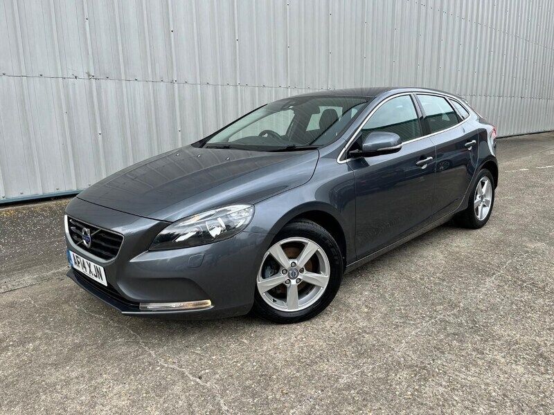 Grey Used 2014 Volvo V40 SE Estate | £4,250 (Fair price) - Image 1/4