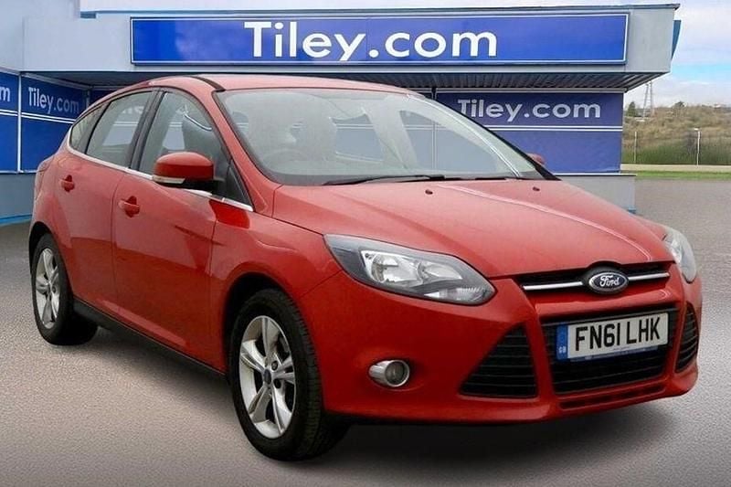 Used Ford Focus Zetec 125 HP (91 kW) 2011 Red Hatchback