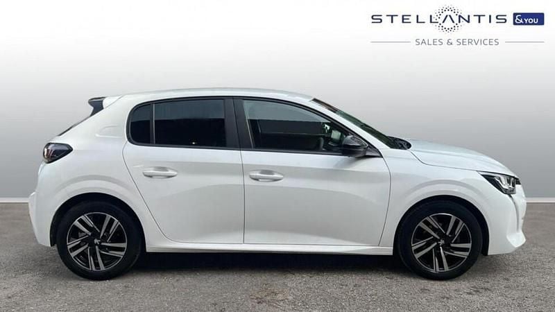 Used Peugeot 208 Active+ 74 HP (54 kW) 2023 White Hatchback