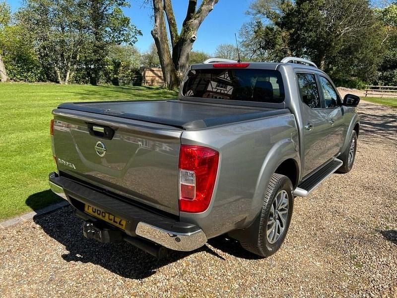 Usado Nissan Navara Tekna 190 HP (139 kW) 2018 Cinzento Pickup