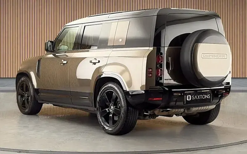Used Land Rover Defender HSE Dynamic 300 HP (220 kW) 2024 SUV