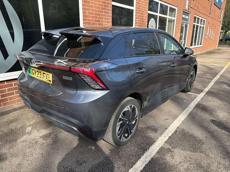 Begagnad MG MG4 EV Trophy 319 kW (435 HK) 2023 Grå Halvkombi