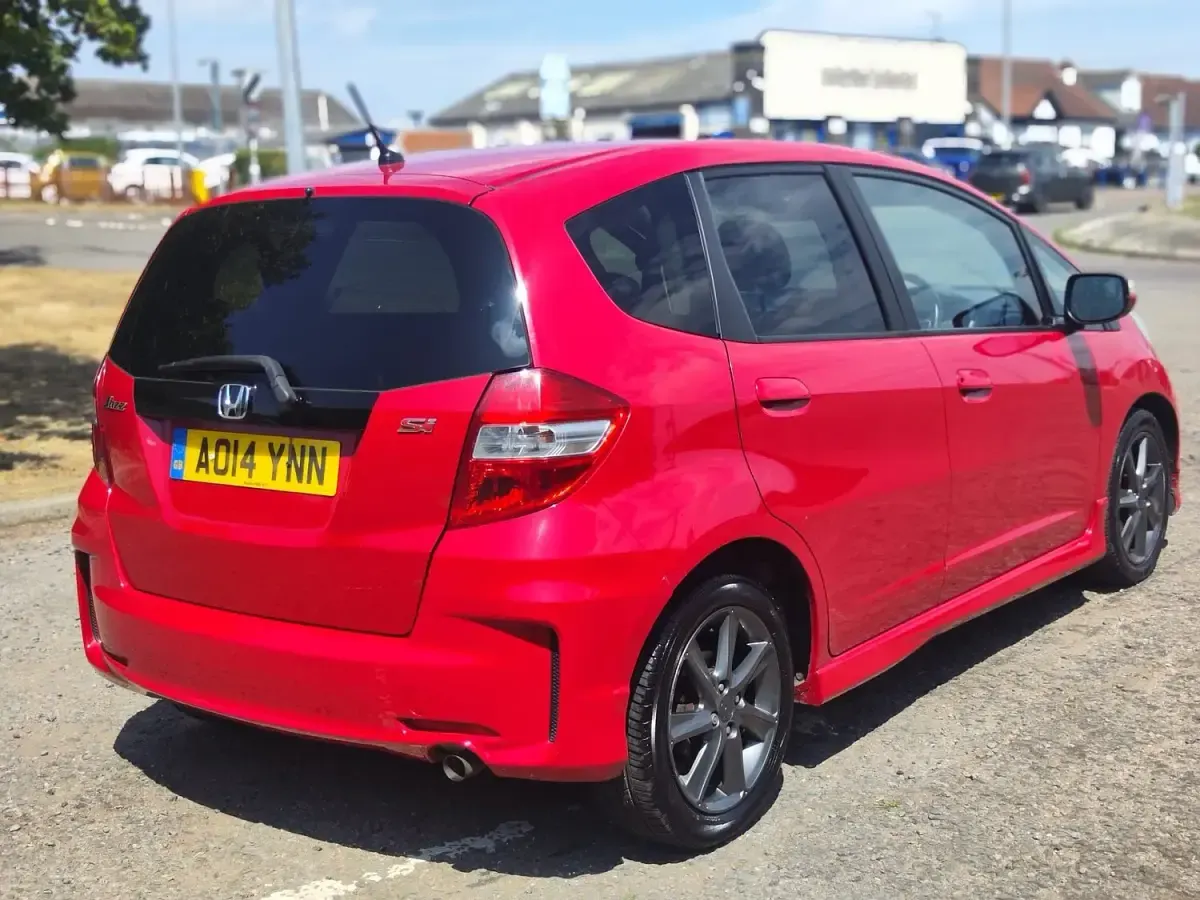 Used Honda Jazz SI 99 HP (72 kW) 2014 Red Hatchback