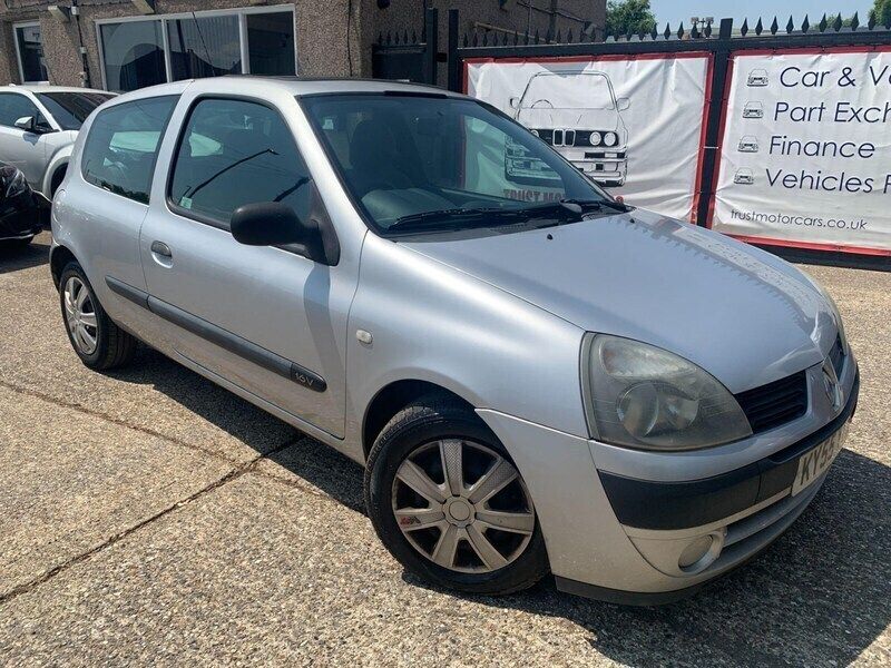 Silver Used 2005 Renault Clio II Expression Hatchback | £999 (Fair price) - Image 1/4