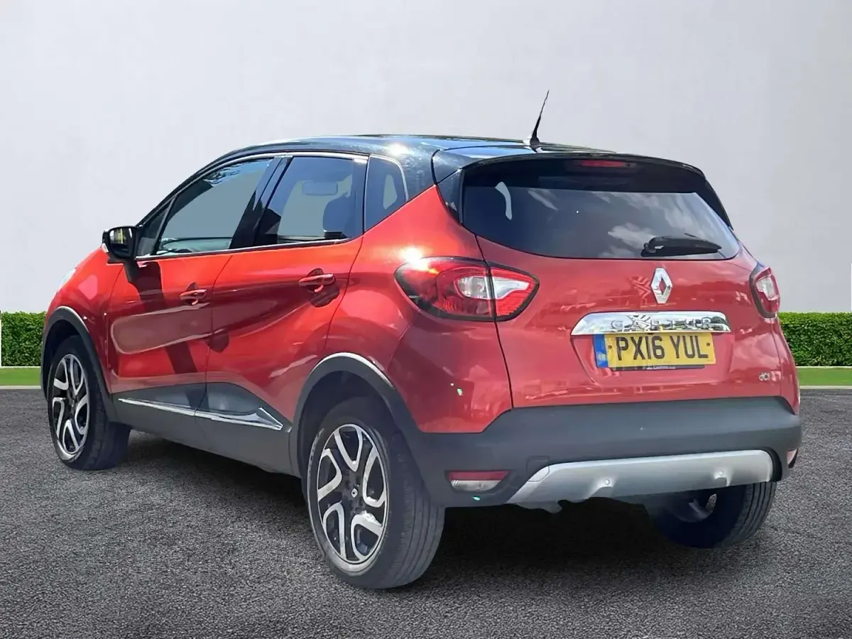 Used Renault Captur Signature 110 HP (80 kW) 2016 Red/black SUV