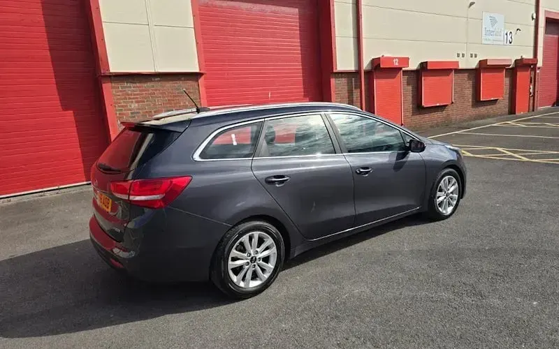 Used Kia Ceed Sportswagon 136 HP (100 kW) 2017 Silver Estate