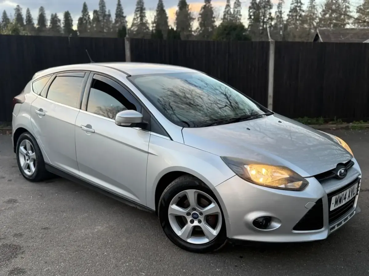 Używany Ford Focus Zetec 2014 Srebrny Hatchback
