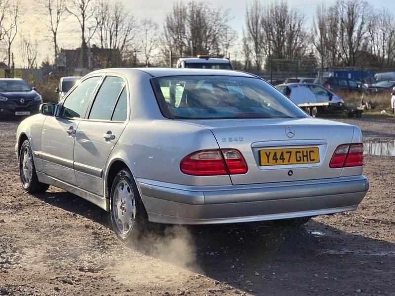 Used Mercedes E240 Classic 170 HP (125 kW) 2001 Silver Sedan