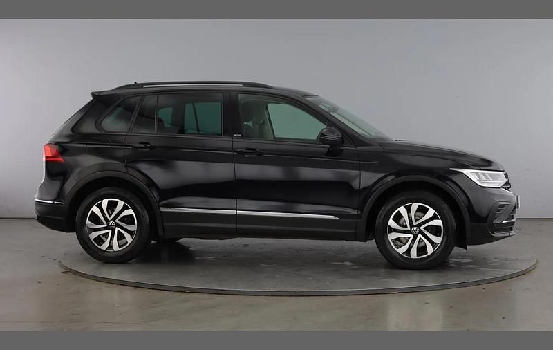 Used VW Tiguan Active 150 HP (110 kW) 2022 Black SUV