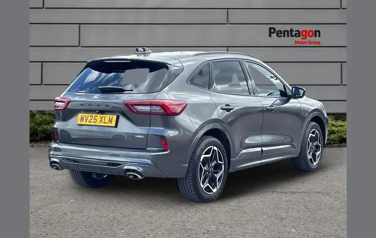 Usado Ford Kuga ST-Line X 239 CV (175 kW) 2025 Gris SUV