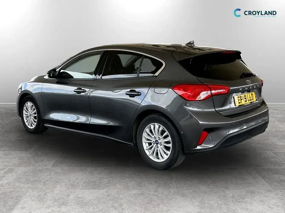 Used Ford Focus Titanium 125 HP (91 kW) 2019 Grey Hatchback