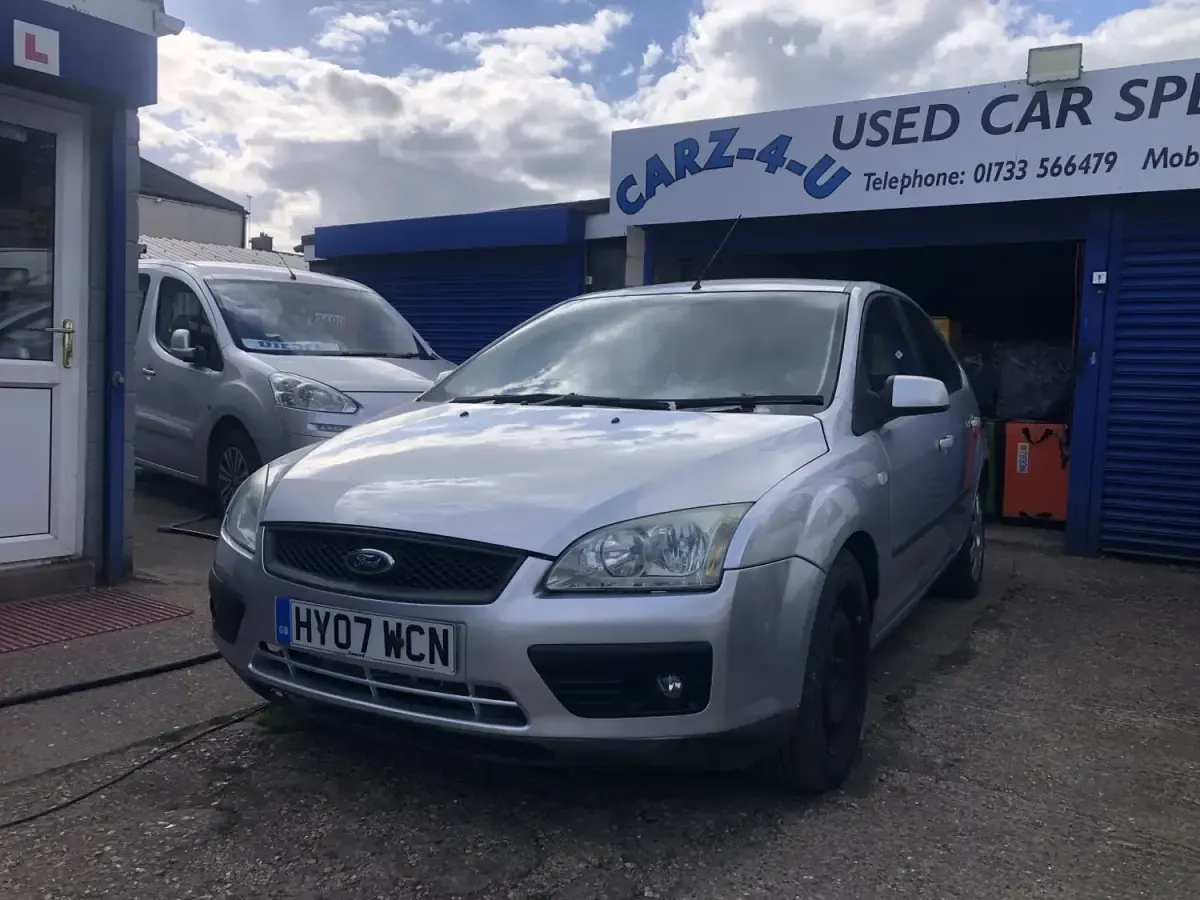 Używany Ford Focus 100 KM (73 kW) 2007 Srebrny Hatchback
