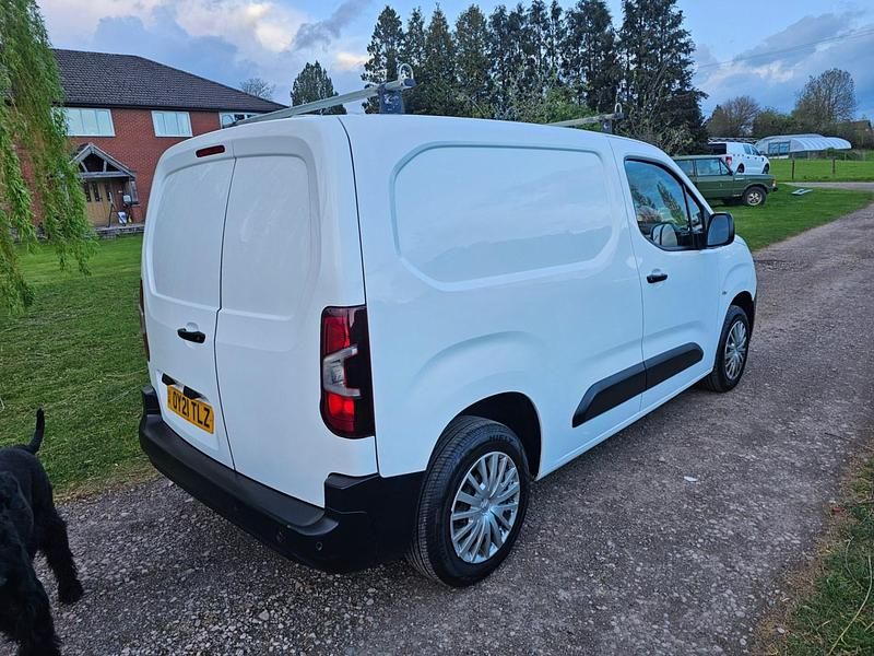 Used Citroën Berlingo 75 HP (55 kW) 2021 White MPV