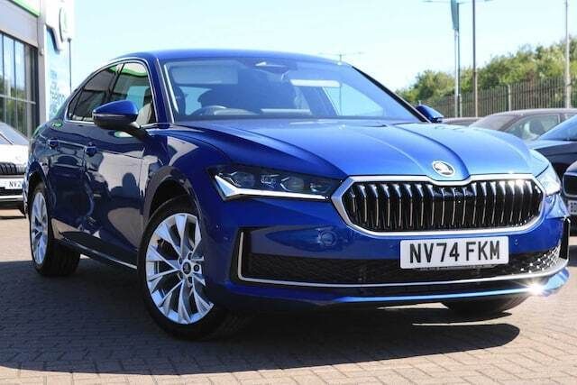 Cobalt blue metallic Used 2025 Skoda Superb SE L Hatchback | £36,703 - Image 1/4