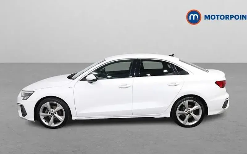 Używany Audi A3 S-Line 150 KM (110 kW) 2023 Biały Sedan/Limuzyna
