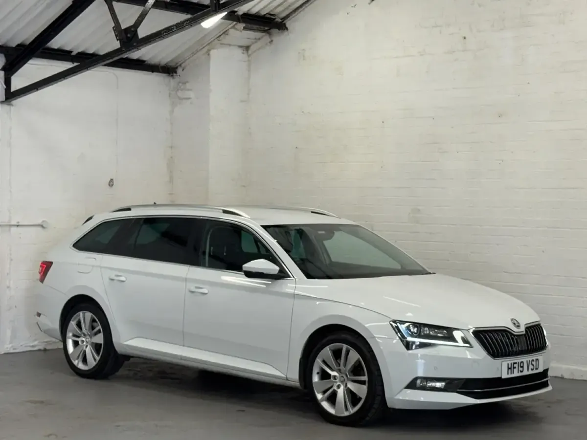 Used Skoda Superb SE L Executive 190 HP (139 kW) 2019 White Estate