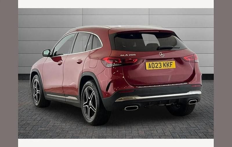 Used Mercedes GLA200 Executive 163 HP (119 kW) 2023 Red SUV
