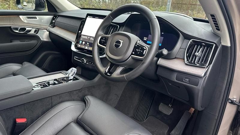 Used Volvo XC90 Ultra 250 HP (183 kW) 2025 Gold SUV