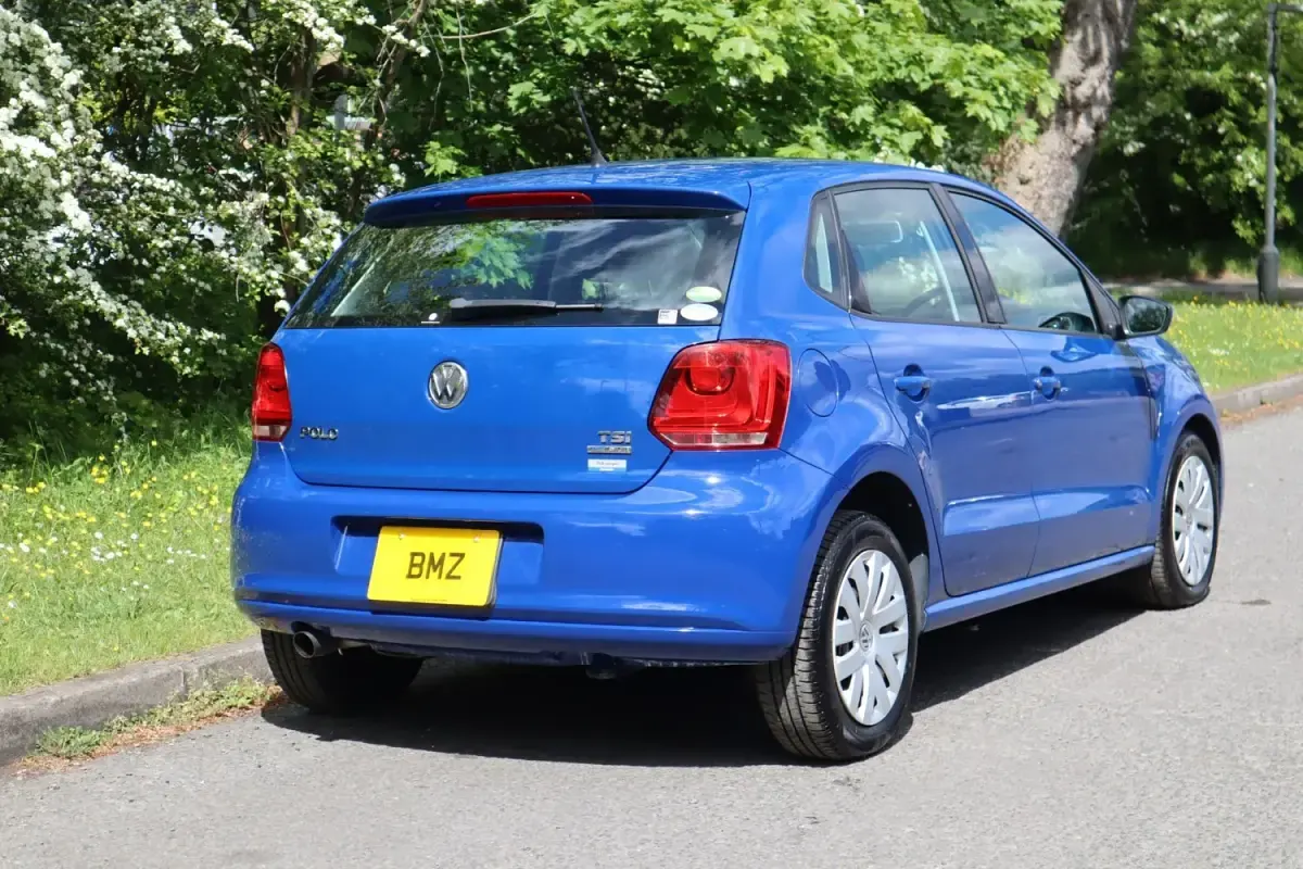Begagnad VW Polo Comfortline 2013 Blå Halvkombi