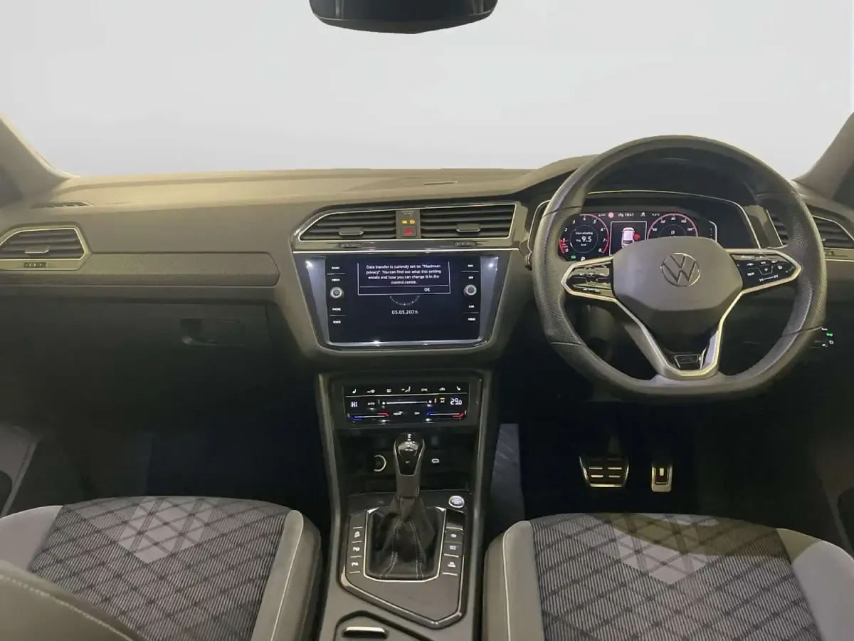 Second-hand VW Tiguan R-line 150 CP (110 kW) 2021 Argintiu SUV