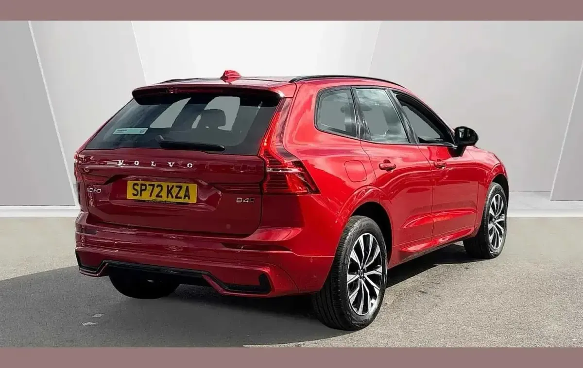 Used Volvo XC60 Plus 194 HP (142 kW) 2022 Red SUV