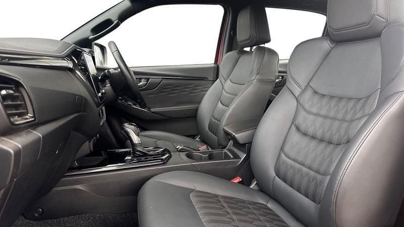 Used Isuzu D-Max 163 HP (119 kW) 2025 Orange Pickup