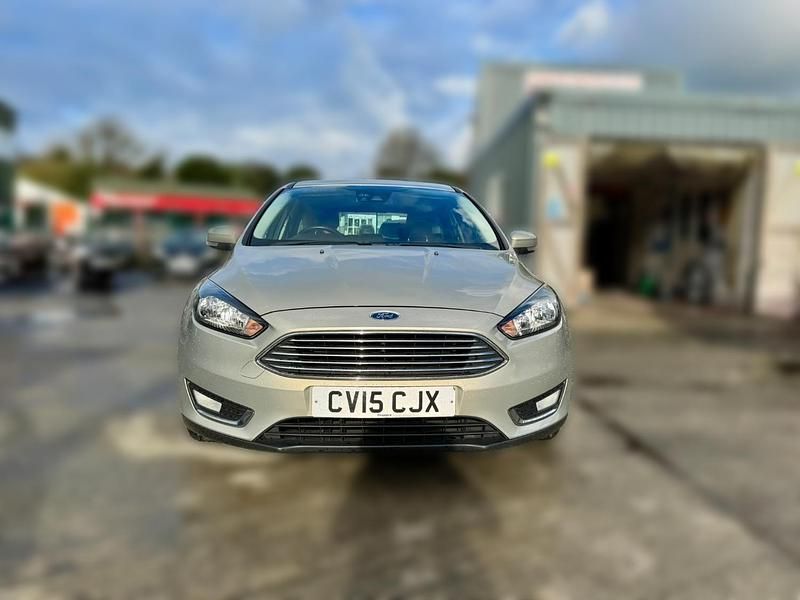 Used Ford Focus Titanium 120 HP (88 kW) 2015 Silver Hatchback