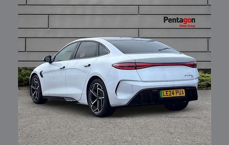 Used BYD Seal 389 kW (530 HP) 2024 White Sedan