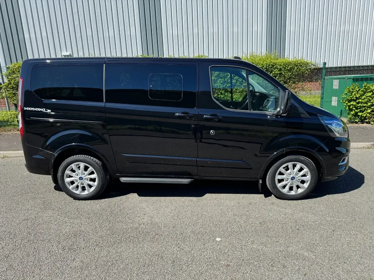 Used Ford Tourneo Titanium 130 HP (95 kW) 2021 Black MPV