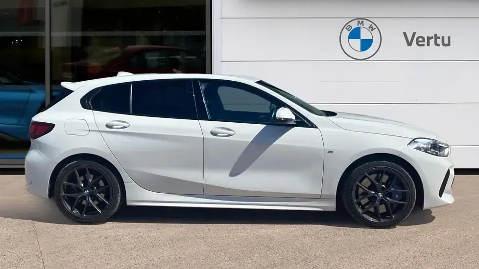 Used BMW 118 M Sport 134 HP (98 kW) 2022 White Hatchback