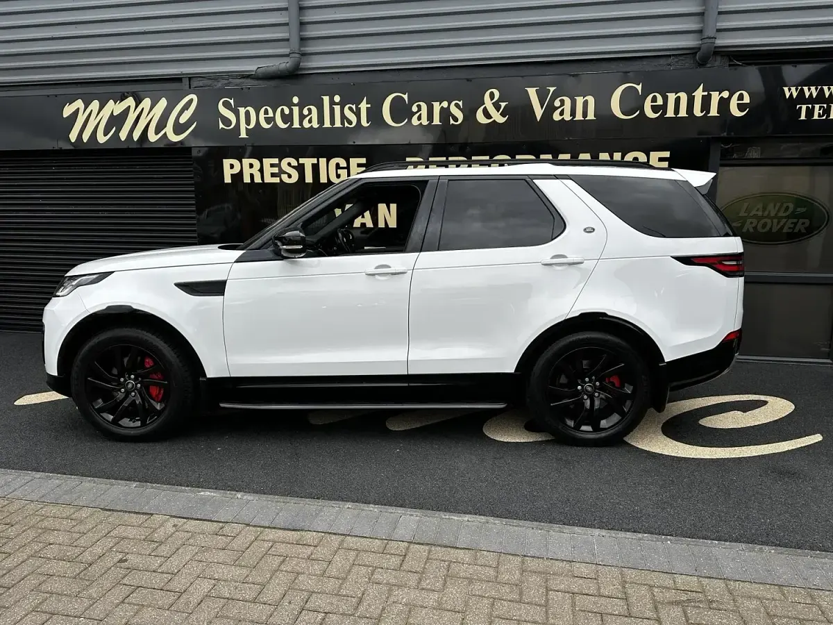 Usado Land Rover Discovery 5 Landmark 306 HP (225 kW) 2020 Branco SUV