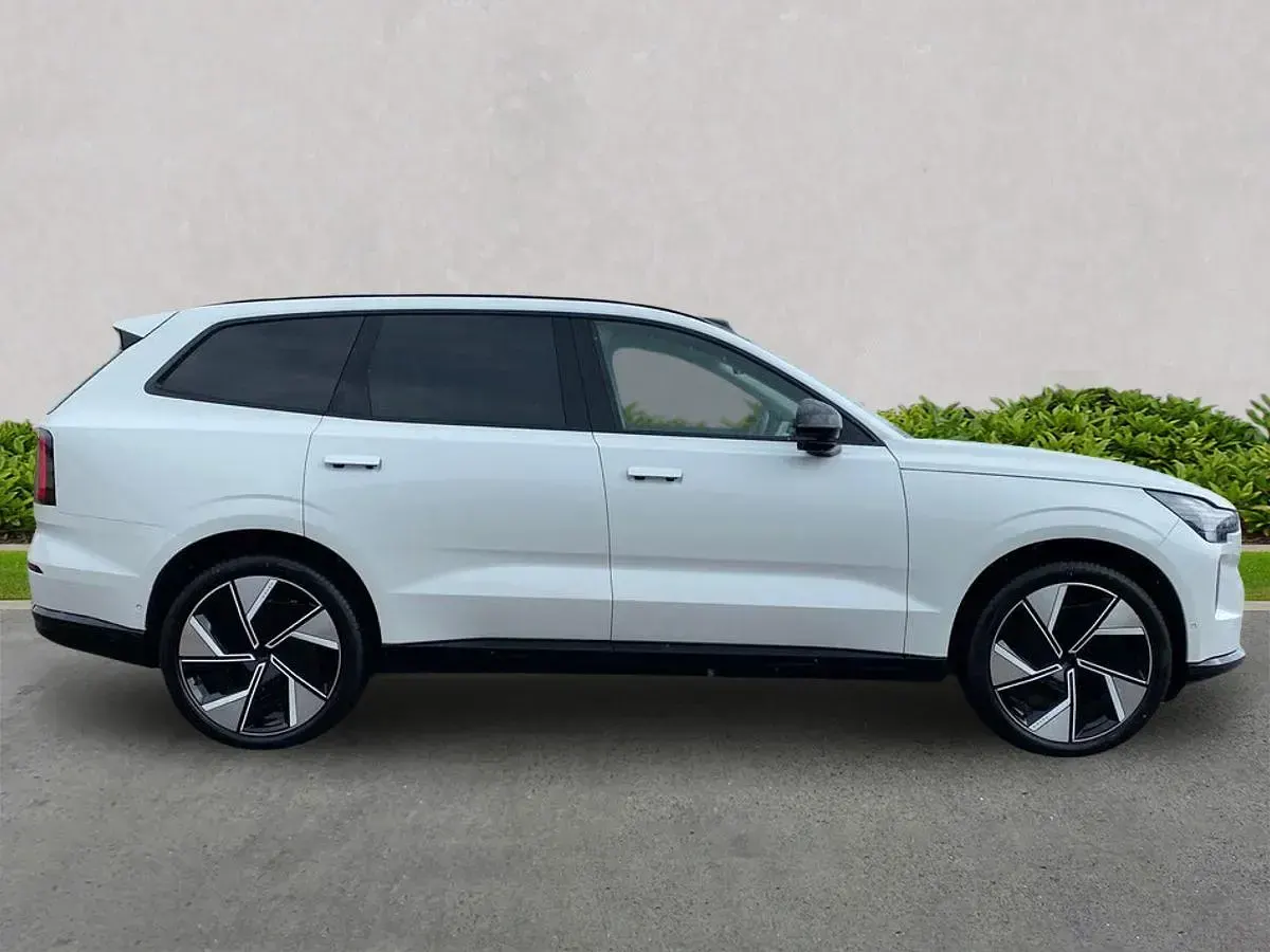New Volvo EX90 Ultra 300 kW (408 HP) 2025 White SUV