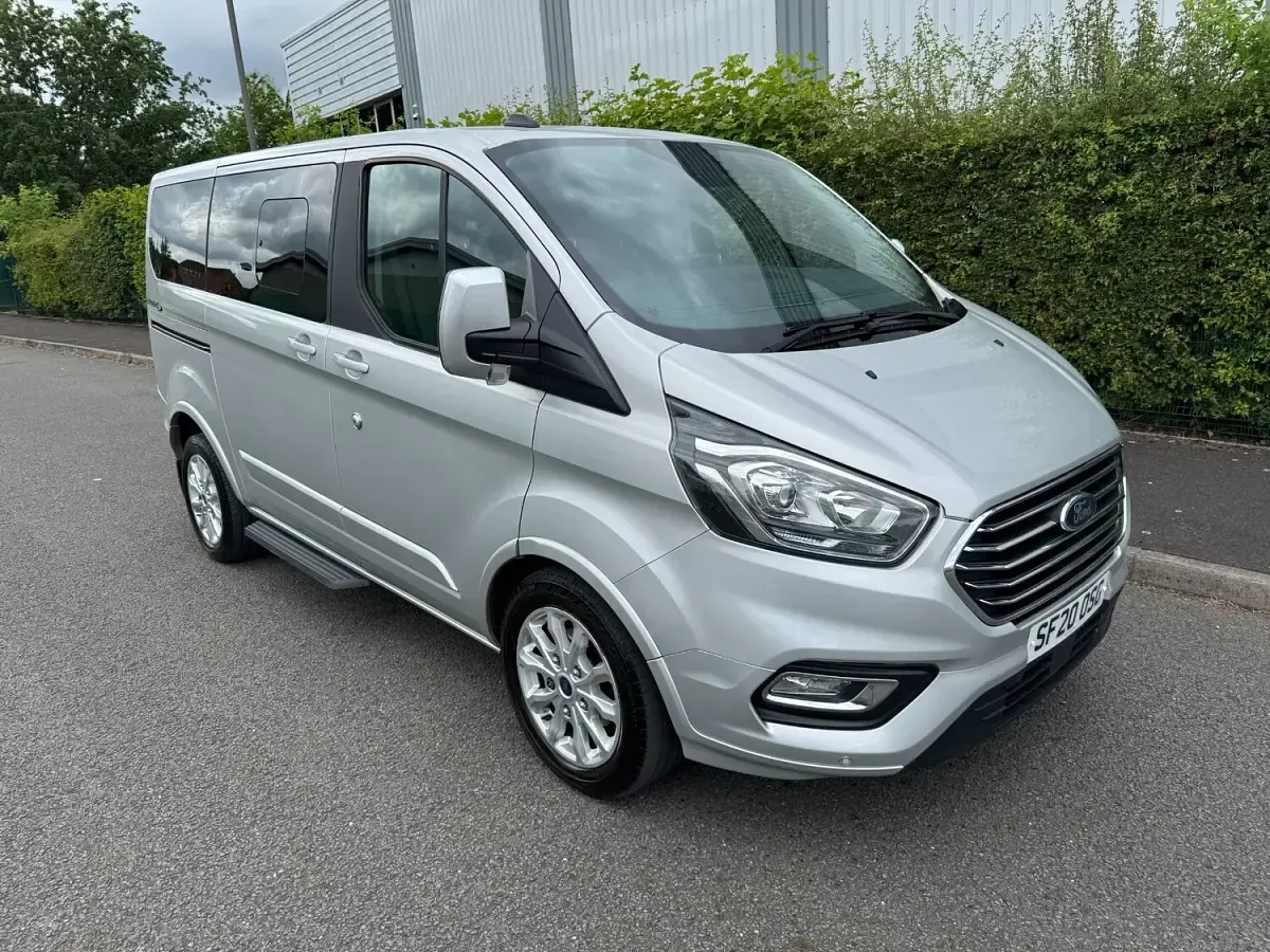Used Ford Tourneo Titanium 130 HP (95 kW) 2020 Silver MPV