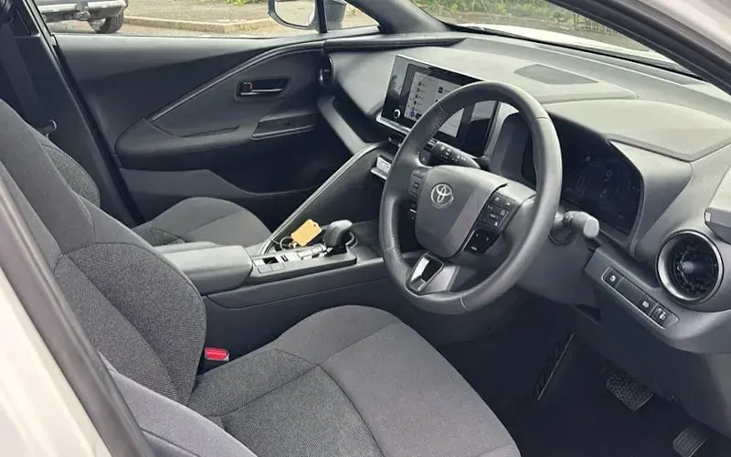 Used Toyota C-HR 140 HP (102 kW) 2024 White SUV