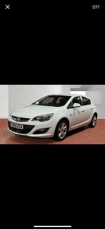 Used Vauxhall Astra SRi 100 HP (73 kW) 2015 White Hatchback