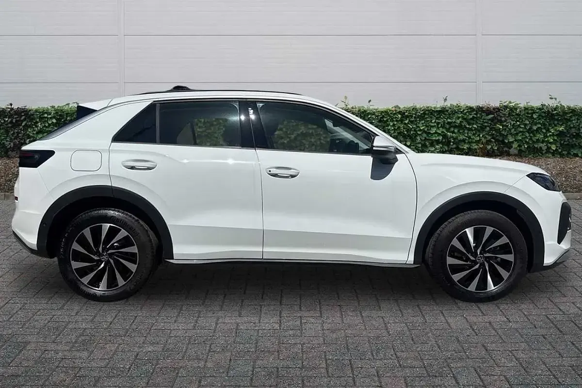 Used VW T-Roc Life 150 HP (110 kW) 2026 Pure white SUV