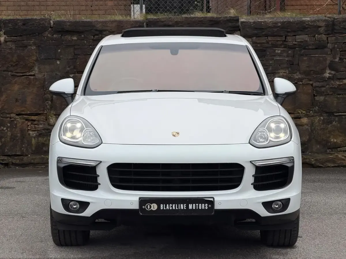 Used Porsche Cayenne 262 HP (192 kW) 2015 White SUV