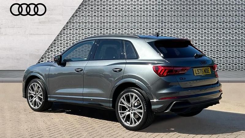 Begagnad Audi Q3 Black Edition 150 HK (110 kW) 2025 Grå SUV