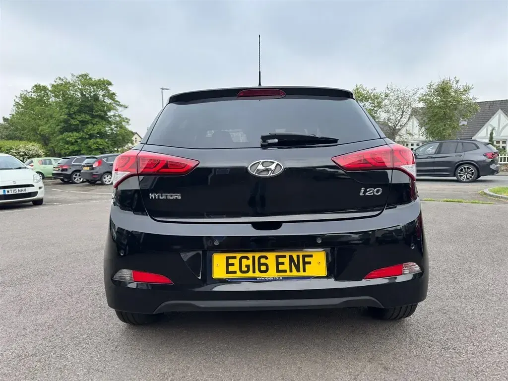 Used Hyundai i20 Premium 84 HP (61 kW) 2016 Black Hatchback