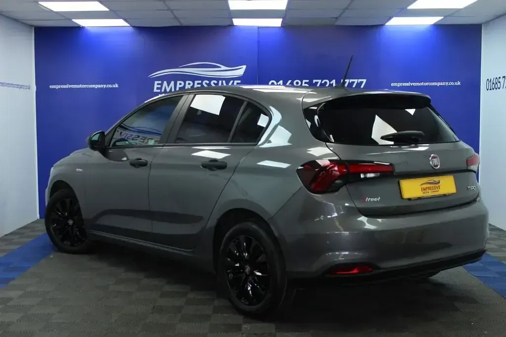Używany Fiat Tipo Easy 95 KM (69 kW) 2020 Szary Hatchback
