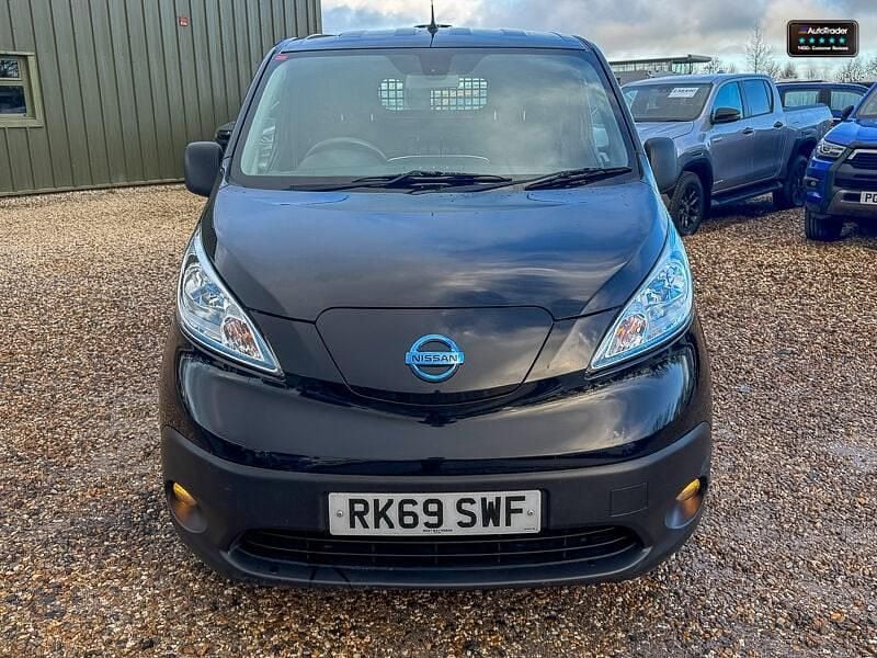 Used Nissan e-NV200 SE 80 kW (109 HP) 2020 Black MPV