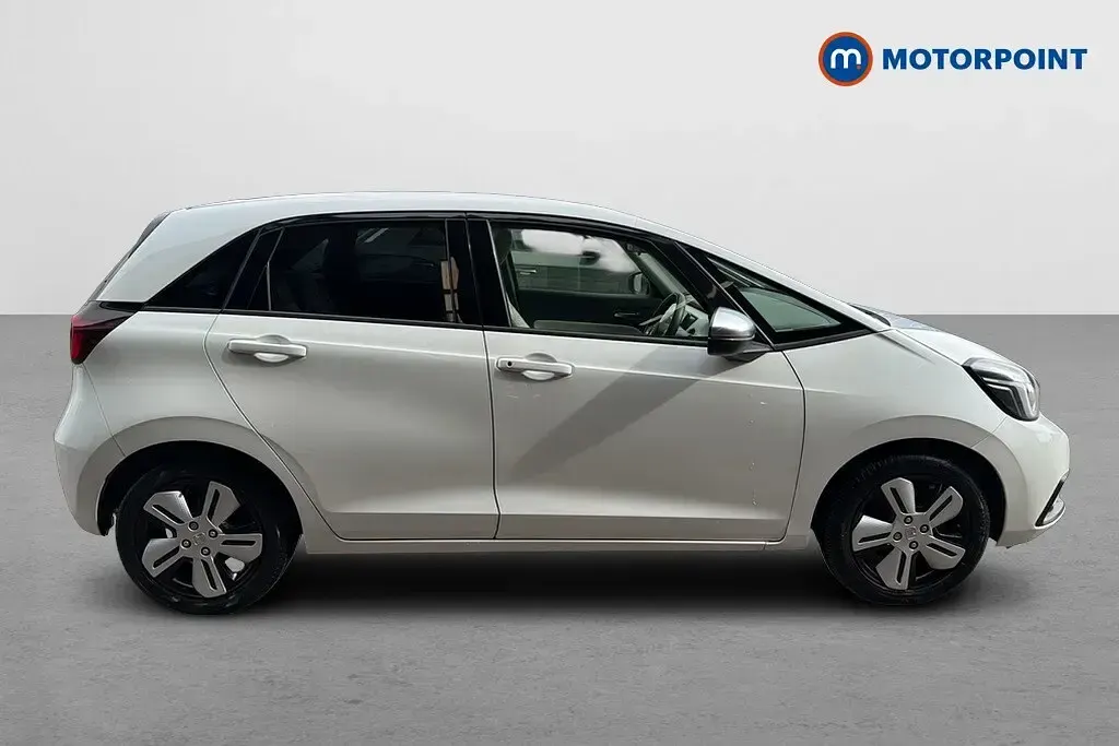 Used Honda Jazz Hybrid 109 HP (80 kW) 2021 White Hatchback