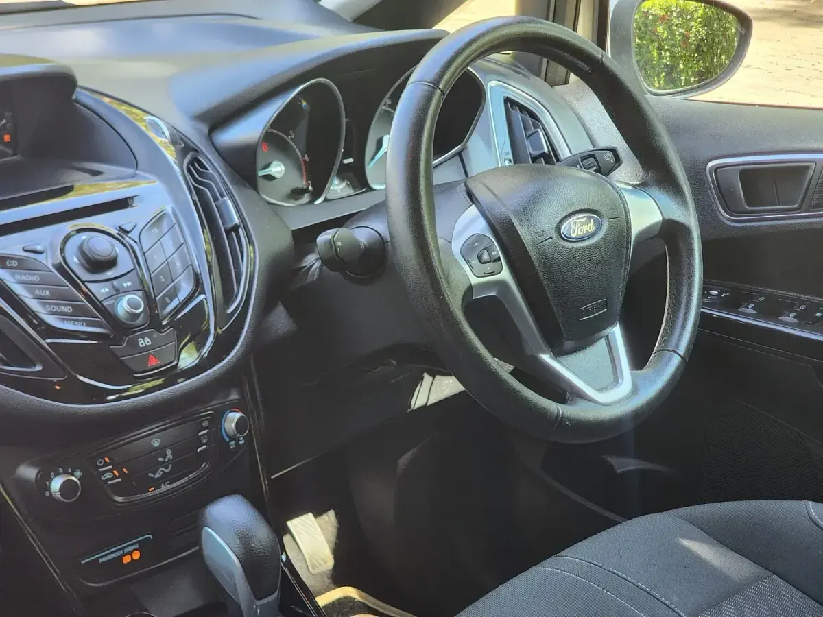 Used Ford B-MAX Zetec 105 HP (77 kW) 2013 Silver MPV