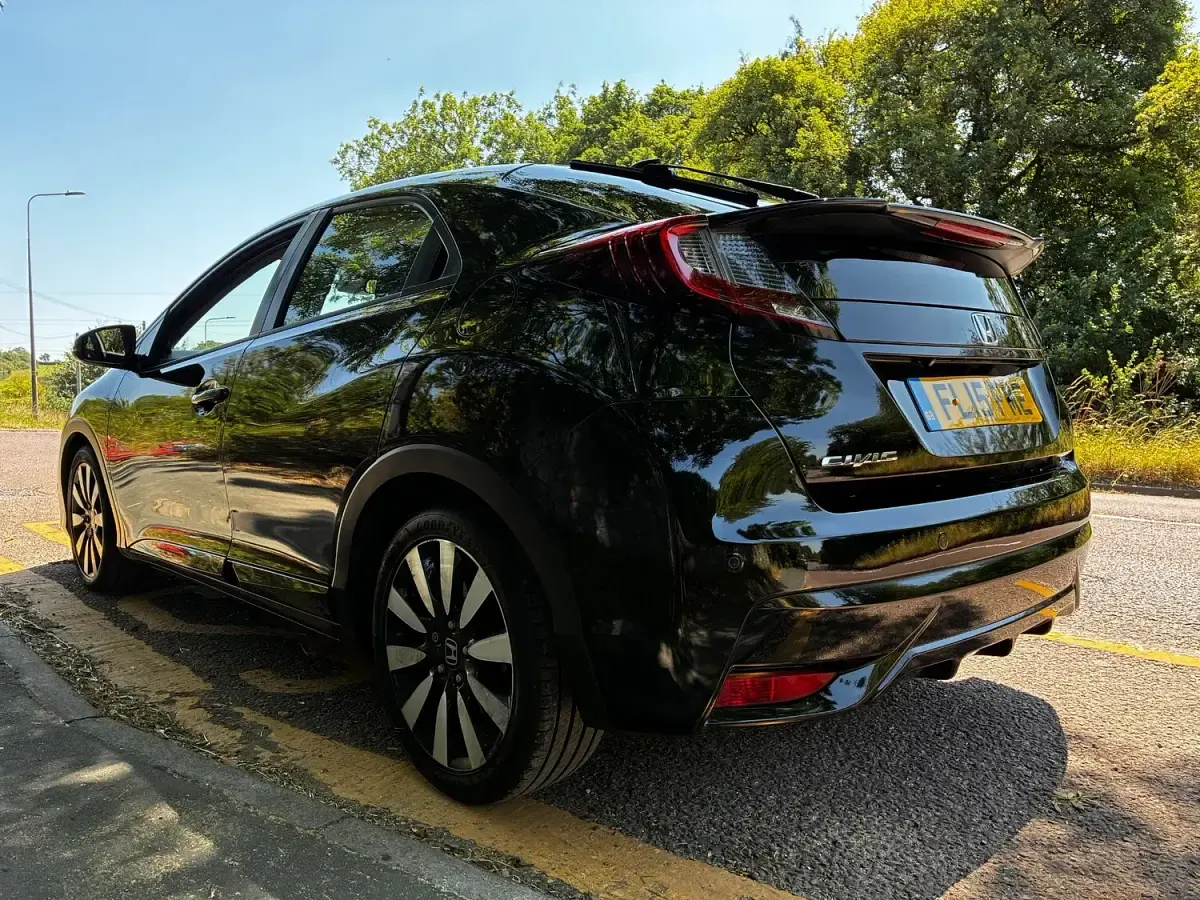 Used Honda Civic SE Plus 140 HP (102 kW) 2015 Black Hatchback