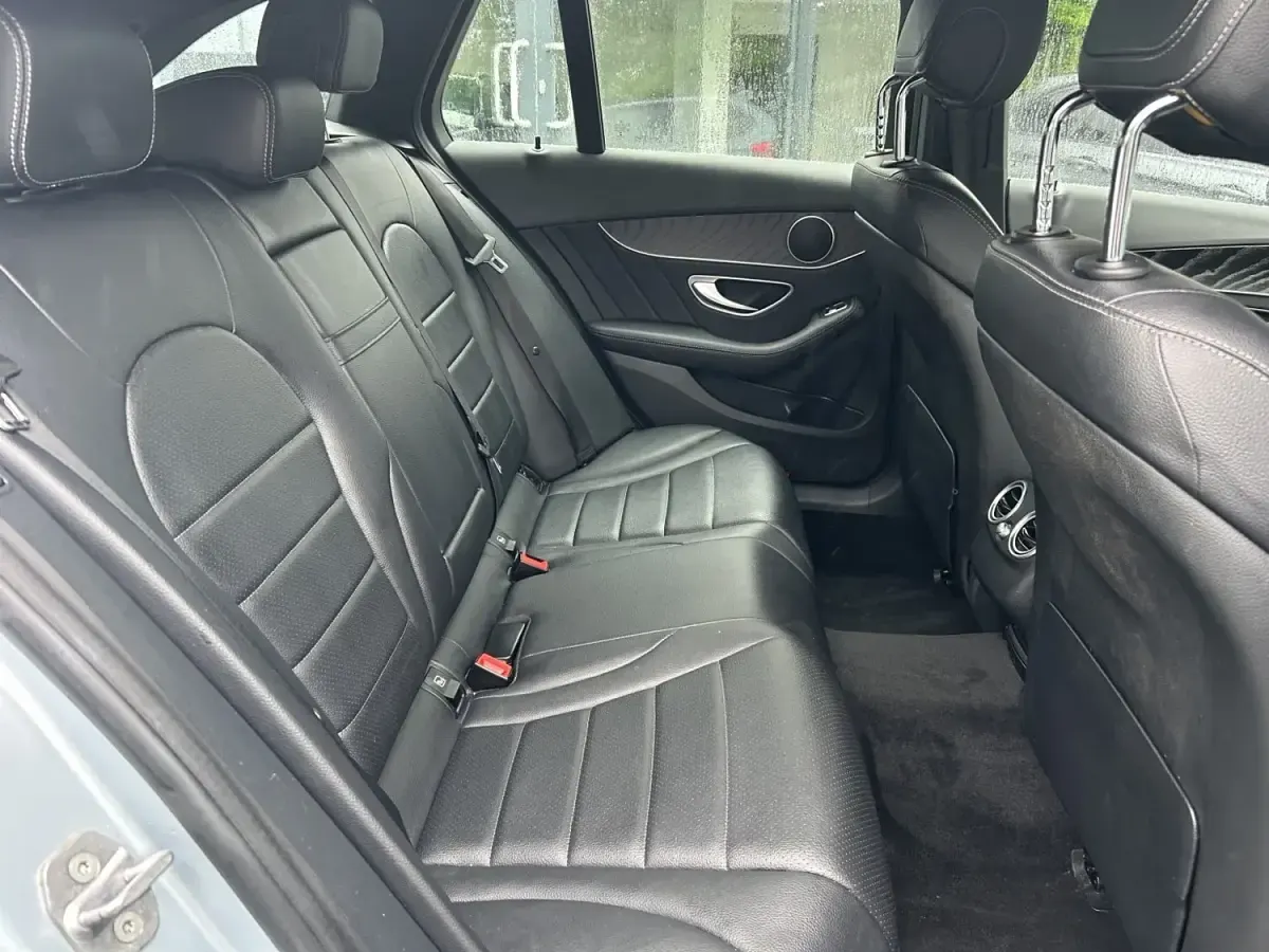 Begagnad Mercedes C220 AMG line 2018 Silver Kombi