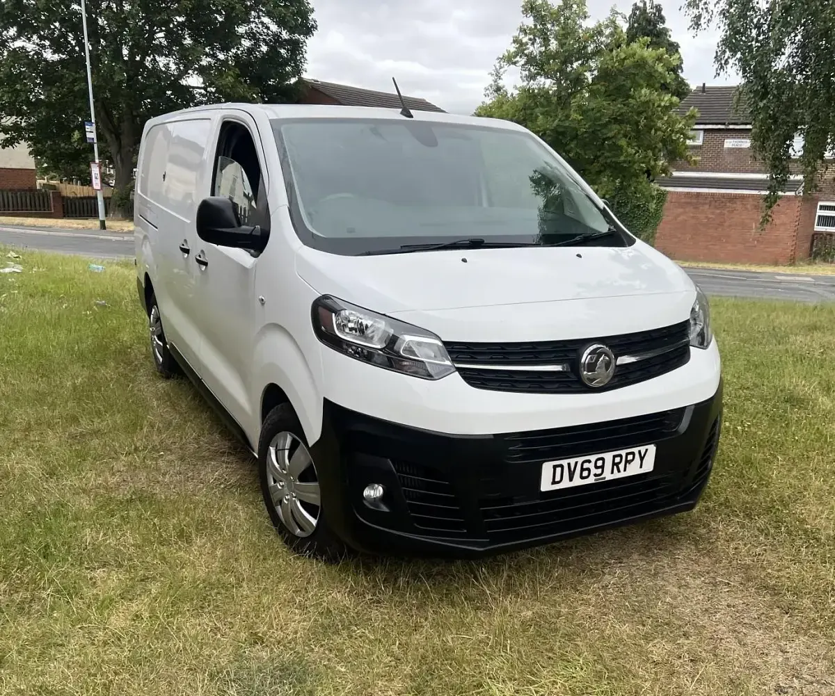 Used Vauxhall Vivaro 100 HP (73 kW) 2019 White MPV