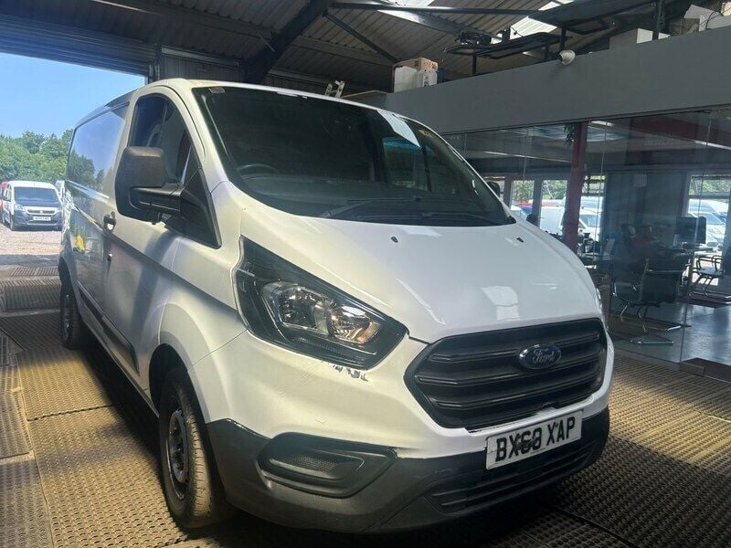 White Used 2018 Ford Transit Custom Van | £5,995 (Super price) - Image 1/4